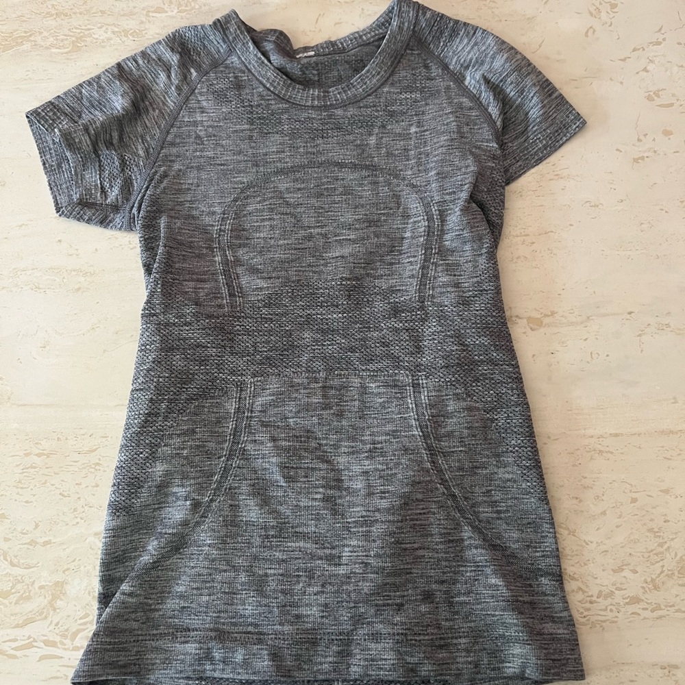 Gray Lululemon swiftly shirt